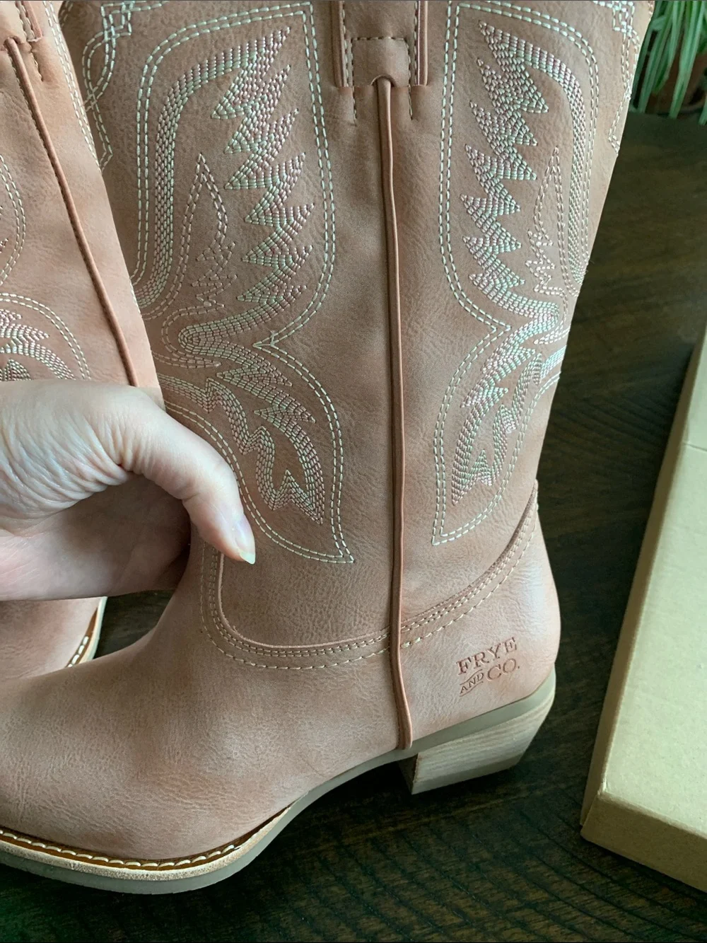 FRYE AND CO. Irlene Short Deco Stitch Dusty PinkLeather Western Ankle Boots